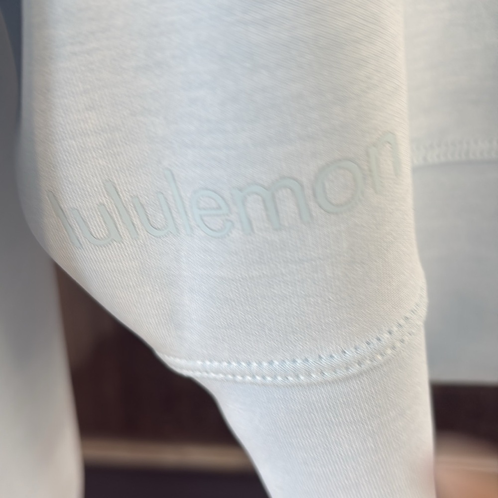 Lululemon - Picture 2 of 3